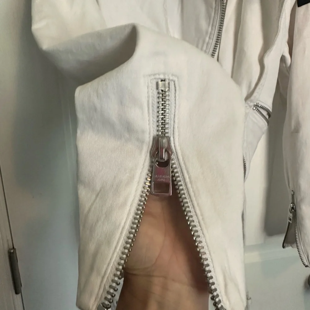 Calvin Klein Jeans Cropped White Moto Jacket, size M - Picture 4 of 13